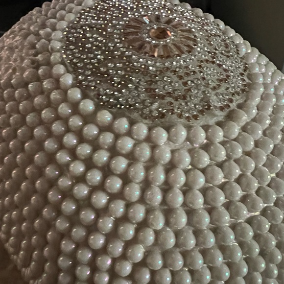 Pearl Skull - Picture 6 of 13